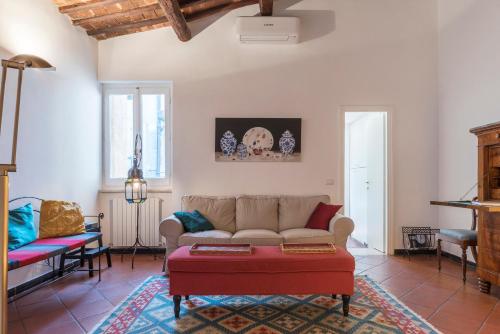 Three bedrooms in world-famous Via Giulia - FromHometoRome