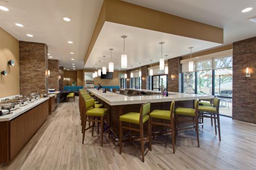 Food and beverages, Holiday Inn Diamond Bar By IHG in Diamond Bar (CA) Food and beverages, Holiday Inn Diamond Bar By IHG in Diamond Bar (CA)