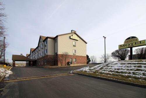 A szálláshely kívülről, Geneva Motel Inn in St. Charles (Illinois) A szálláshely kívülről, Geneva Motel Inn in St. Charles (Illinois)