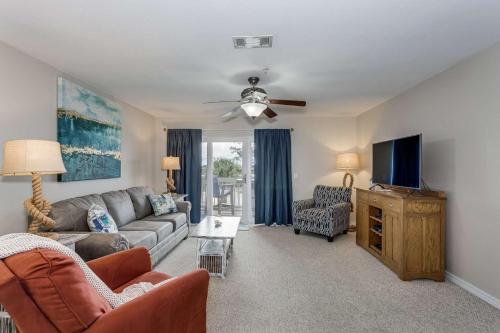 16038 Innerarity Pt Rd in Waterfront/beach 16038 Innerarity Pt Rd in Waterfront/beach