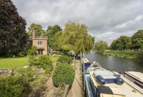 ทัศนียภาพภายนอกโรงแรม, Riverside House in เค็นนิวอร์ท ทัศนียภาพภายนอกโรงแรม, Riverside House in เค็นนิวอร์ท