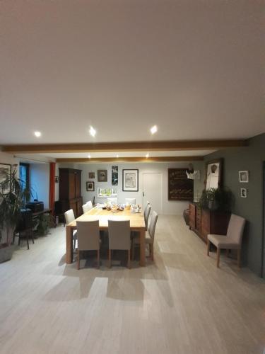 อาหารและเครื่องดื่ม, Retour aux Sources in กูแบร์วิล อาหารและเครื่องดื่ม, Retour aux Sources in กูแบร์วิล