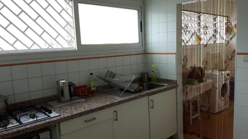 Konyha, Appartement à Mermoz, nettoyage journalier gratuit (Appartement a Mermoz, nettoyage journalier gratuit) in Mermoz Sacre-Coeur Konyha, Appartement à Mermoz, nettoyage journalier gratuit (Appartement a Mermoz, nettoyage journalier gratuit) in Mermoz Sacre-Coeur