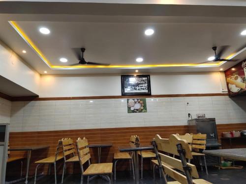 Restaurant, Shri Vasant Lodge in Hubli Restaurant, Shri Vasant Lodge in Hubli