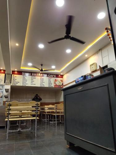Restaurant, Shri Vasant Lodge in Hubli Restaurant, Shri Vasant Lodge in Hubli