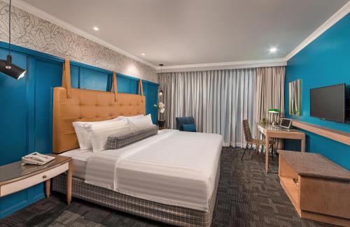 Deluxe Double or Twin Room with City View