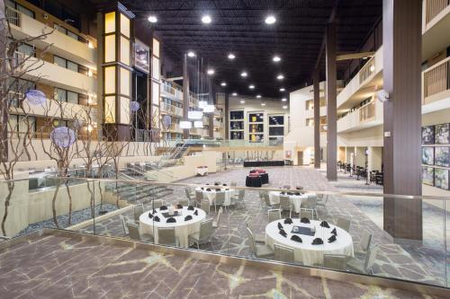 Фойє, Holiday Inn Little Rock-Airport-Conference Center By IHG in Літл-Рок (Арканзас) Фойє, Holiday Inn Little Rock-Airport-Conference Center By IHG in Літл-Рок (Арканзас)