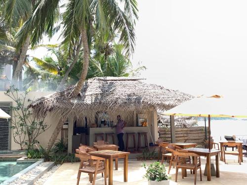 Restaurant, Sapphire Seas Beachfront Hotel in Hikkaduwa Restaurant, Sapphire Seas Beachfront Hotel in Hikkaduwa