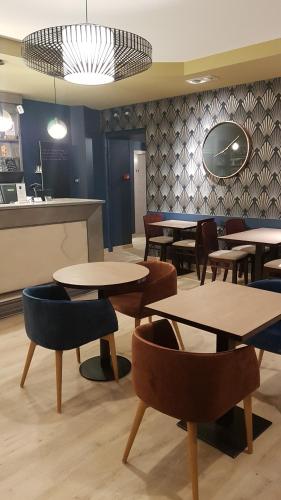 בר/טרקלין, Hotel Saint-Pierre in Pontarlier בר/טרקלין, Hotel Saint-Pierre in Pontarlier