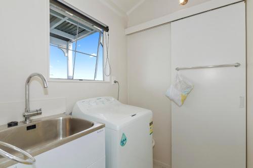 Sea Blue Heaven with WiFi - Tutukaka Holiday Home in Tutukaka Sea Blue Heaven with WiFi - Tutukaka Holiday Home in Tutukaka