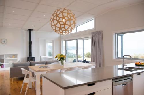 ฝักบัว, Waimarama Heights - Waimarama Holiday Home in ไวมารามา ฝักบัว, Waimarama Heights - Waimarama Holiday Home in ไวมารามา