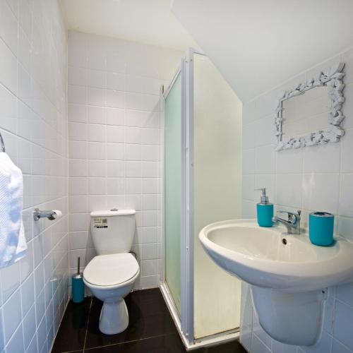 Bathroom, Liverpool City Stays - Lawrence Road BB1 in Edge Hill Bathroom, Liverpool City Stays - Lawrence Road BB1 in Edge Hill