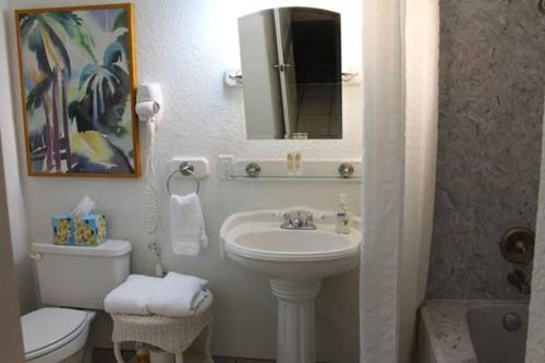 This photo about Kemah Escape shared on HyHotel.com