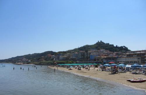 Beach, Casa Con Vista Holiday Rentals, Honeysuckle in Guardiagrele Beach, Casa Con Vista Holiday Rentals, Honeysuckle in Guardiagrele