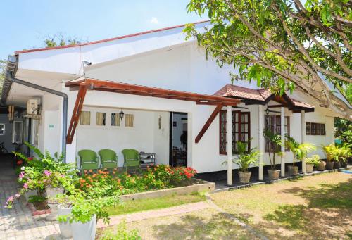 Vista exterior, HOSTEL KATUNAYAKE At COLOMBO AIRPORT TRANSIT in Negombo Vista exterior, HOSTEL KATUNAYAKE At COLOMBO AIRPORT TRANSIT in Negombo