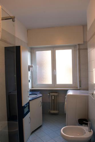 Baño, J&M HOUSE -Fronte Ospedale- INCLUSO NETFLIX E DISNEY PLUS in Udine Baño, J&M HOUSE -Fronte Ospedale- INCLUSO NETFLIX E DISNEY PLUS in Udine