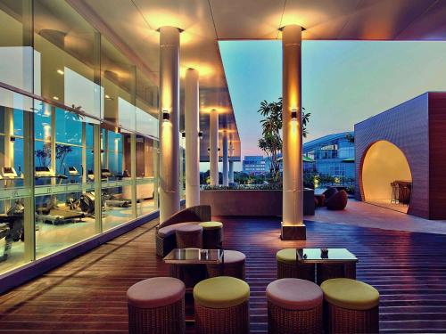 Bar/Lounge, Mercure Serpong Alam Sutera Hotel in Tangerang Bar/Lounge, Mercure Serpong Alam Sutera Hotel in Tangerang