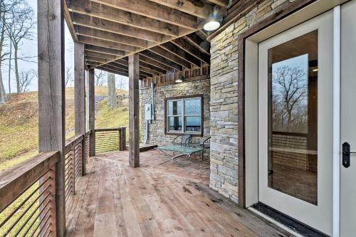 The Barn House Caldwell Mtn Retreat with Hot Tub! in Troutville (VA) The Barn House Caldwell Mtn Retreat with Hot Tub! in Troutville (VA)