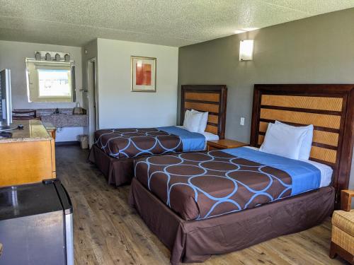 花園套房酒店 (Garden Inn & Suites) in 彭沙科拉 (FL) 花園套房酒店 (Garden Inn & Suites) in 彭沙科拉 (FL)
