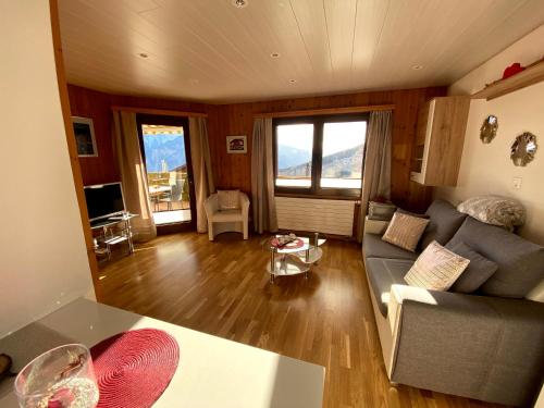 Vertraumt schon zu jeder Jahreszeit Bergpanoramasicht in Albinen Vertraumt schon zu jeder Jahreszeit Bergpanoramasicht in Albinen