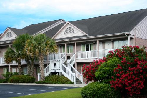 Exterior view, Grand Palms Resort in Surfside Beach Exterior view, Grand Palms Resort in Surfside Beach