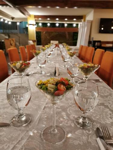 Food and beverages, Hotel Vista De Golf, San Jose Aeropuerto, Costa Rica in Heredia Food and beverages, Hotel Vista De Golf, San Jose Aeropuerto, Costa Rica in Heredia
