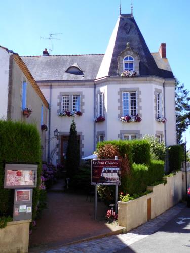 This photo about Le Petit Chateau shared on HyHotel.com