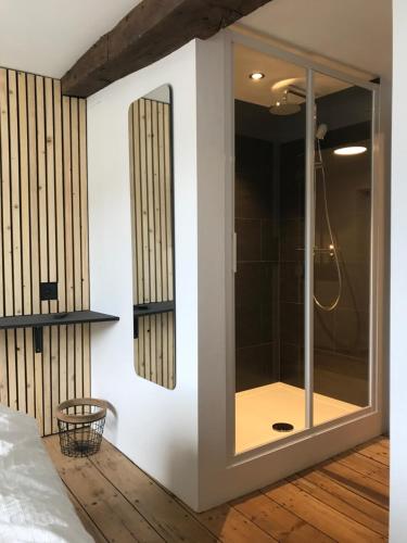 Kamar Mandi, Newstreet in Malmedy Kamar Mandi, Newstreet in Malmedy