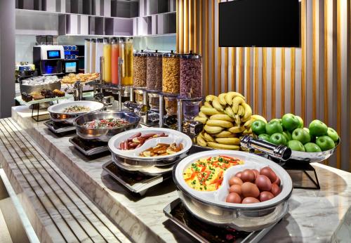 Food and beverages, Holiday Inn Express Kota Kinabalu City Centre By IHG in Kota Kinabalu Food and beverages, Holiday Inn Express Kota Kinabalu City Centre By IHG in Kota Kinabalu