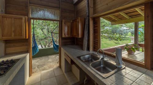 شرفة/ تراس, Blessings At Strawberry Fields in Boscobel شرفة/ تراس, Blessings At Strawberry Fields in Boscobel