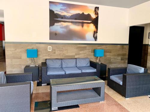 Facilities, Beverly Hills: Hotel and Business in San Salvador Facilities, Beverly Hills: Hotel and Business in San Salvador