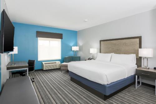 Holiday Inn Express & Suites Houston - Hobby Airport Area, an IHG Hotel - image 2