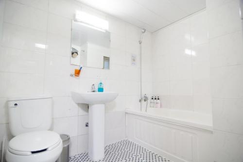 Bathroom, Insadong Hostel in Insadong Bathroom, Insadong Hostel in Insadong