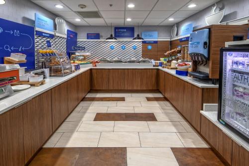 Ételek és italok, Holiday Inn Express Hotel & Suites Crossville By IHG in Crossville Ételek és italok, Holiday Inn Express Hotel & Suites Crossville By IHG in Crossville