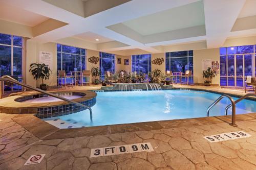 Swimming pool, Holiday Inn Express Hotel & Suites Houston-Downtown Convention Center By IHG in Houston City Center Swimming pool, Holiday Inn Express Hotel & Suites Houston-Downtown Convention Center By IHG in Houston City Center