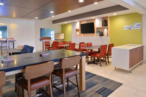 Comida y bebida, Holiday Inn Express Hotel and Suites Stevens Point By IHG in Stevens Point Comida y bebida, Holiday Inn Express Hotel and Suites Stevens Point By IHG in Stevens Point