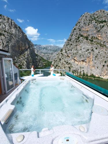 Hotel Villa Dvor in โอมิส Hotel Villa Dvor in โอมิส