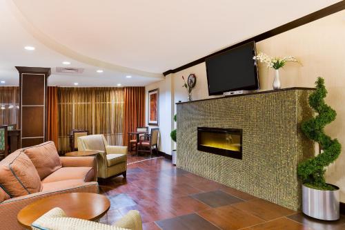 로비, 홀리데이 인 익스프레스 앤 스위트 알파인 (Holiday Inn Express and Suites Alpine) in 알파인 로비, 홀리데이 인 익스프레스 앤 스위트 알파인 (Holiday Inn Express and Suites Alpine) in 알파인