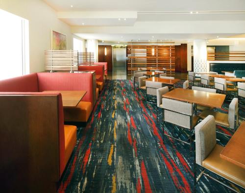 Lobby, Holiday Inn Express Hotel & Suites Fisherman's Wharf By IHG near Pier 39 Lobby, Holiday Inn Express Hotel & Suites Fisherman's Wharf By IHG near Pier 39
