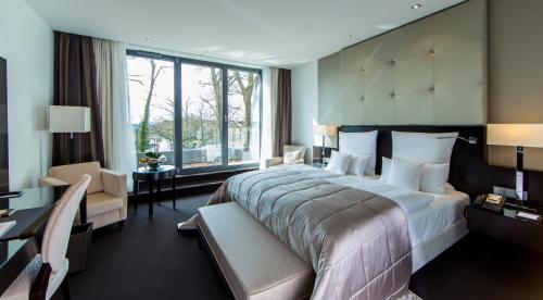 Relais & Chateaux Hotel Burg Schwarzenstein in Geisenheim Relais & Chateaux Hotel Burg Schwarzenstein in Geisenheim