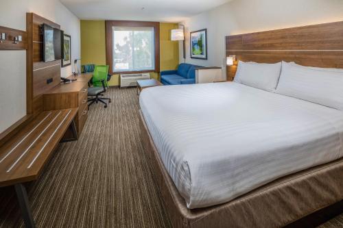 Holiday Inn Express Hotel & Suites Modesto-Salida in Modesto (CA) Holiday Inn Express Hotel & Suites Modesto-Salida in Modesto (CA)