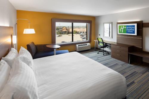 Holiday Inn Express & Suites East Peoria - Riverfront By IHG in East Peoria (IL) Holiday Inn Express & Suites East Peoria - Riverfront By IHG in East Peoria (IL)