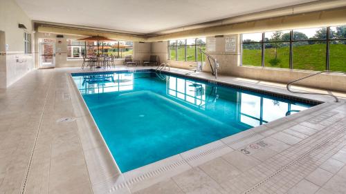 游泳池, Holiday Inn Express & Suites Pittsburgh SW/Southpointe By IHG in 賓西法尼亞州卡農斯堡(PA) 游泳池, Holiday Inn Express & Suites Pittsburgh SW/Southpointe By IHG in 賓西法尼亞州卡農斯堡(PA)