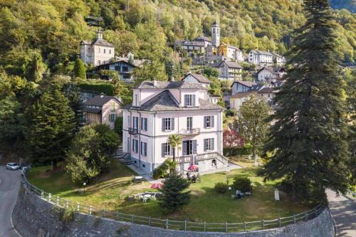 Villa Edera Exclusive Rental in Isorno Villa Edera Exclusive Rental in Isorno