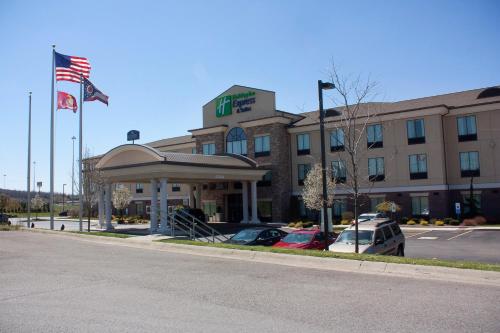Holiday Inn Express & Suites Youngstown West I 80, an IHG Hotel in Cleveland