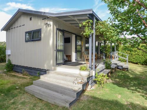 Whamoori - Waimarama Beach Bach in ไวมารามา Whamoori - Waimarama Beach Bach in ไวมารามา