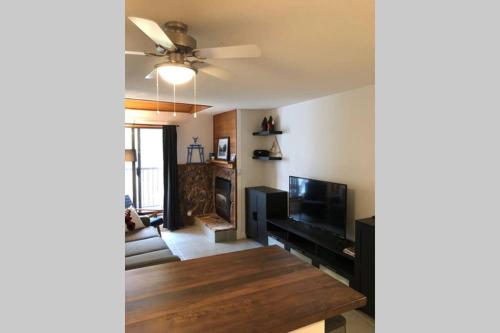 Mountain Edge Ski-in Ski-out Condo in 慶伯利 (BC) Mountain Edge Ski-in Ski-out Condo in 慶伯利 (BC)
