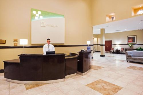 Előcsarnok, Holiday Inn Hotel & Suites Beaufort at Highway 21 By IHG in Beaufort (Dél-Karolina) Előcsarnok, Holiday Inn Hotel & Suites Beaufort at Highway 21 By IHG in Beaufort (Dél-Karolina)