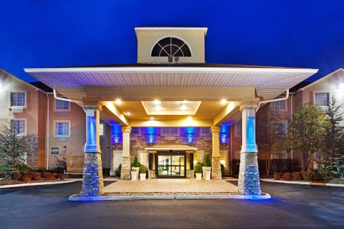 Exterior view, Holiday Inn Express Hotel & Suites Alcoa Knoxville Airport By IHG in Alcoa (TN) Exterior view, Holiday Inn Express Hotel & Suites Alcoa Knoxville Airport By IHG in Alcoa (TN)