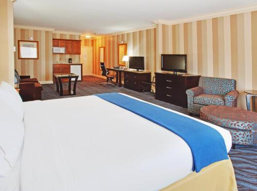 Holiday Inn Express Hotel & Suites Santa Cruz By IHG in Santa Cruz (CA) Holiday Inn Express Hotel & Suites Santa Cruz By IHG in Santa Cruz (CA)